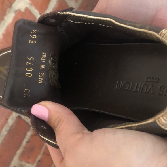 Authentic Louis Vuitton Monogram sneakers - Picture 4 of 5